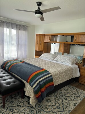 4 室のベッドルーム、デスク、アイロン / アイロン台、WiFi (無料)