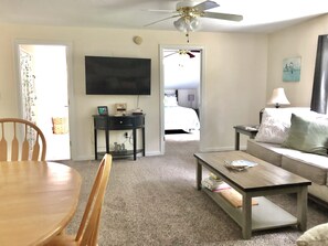 Smart TV - Full Furnished Apartment, Quiet-Secluded-Close to Portland and Old Orchard Beach (Saco)