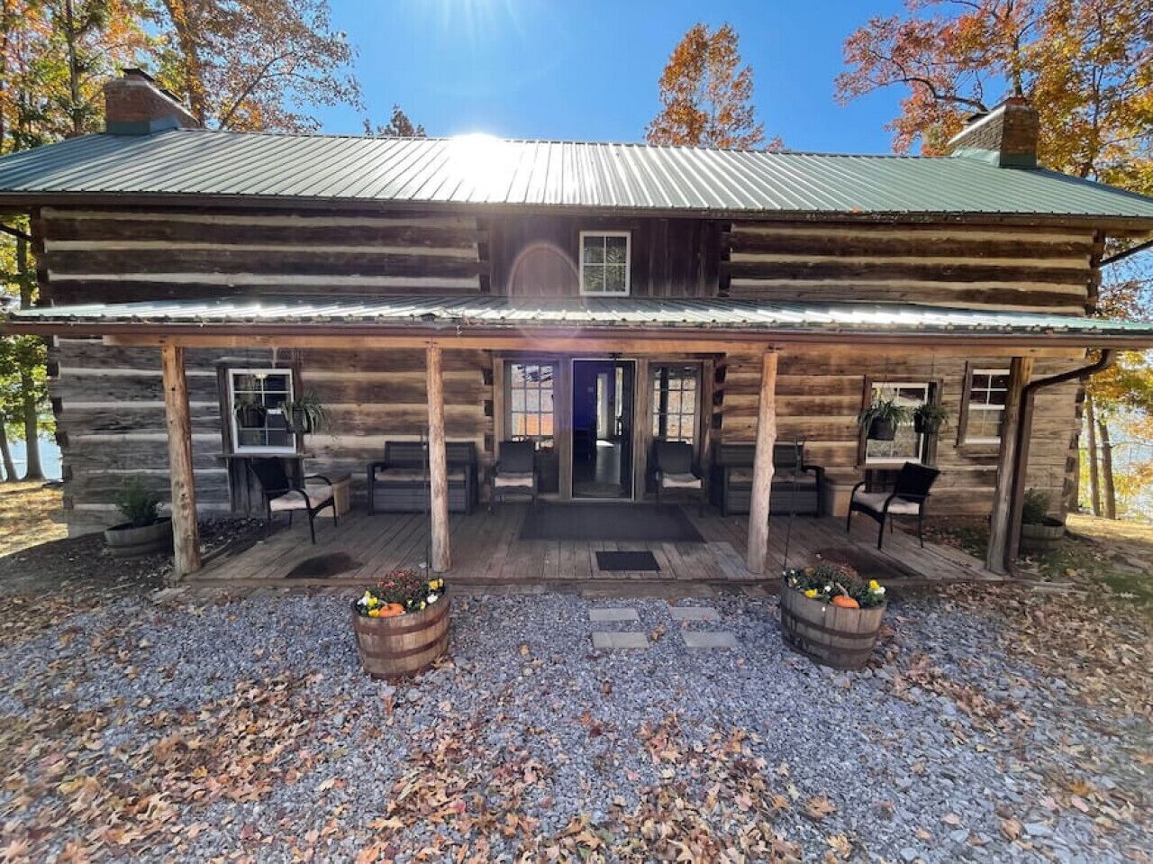 Lakefront Cabin - 3BR 2BA - All Season Lake Views!
