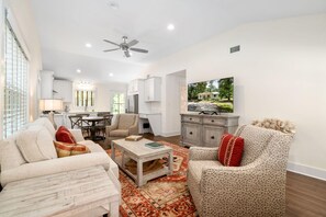 House, 3 Bedrooms | Living room