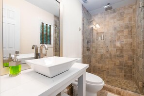 House, 3 Bedrooms | Bathroom | Towels