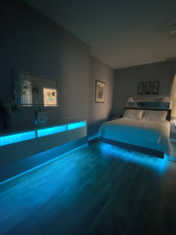 1 bedroom, iron/ironing board, free WiFi, bed sheets - Modern rustic minutes from arena and speedway (Concord)