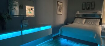 Modern rustic minutes from arena and speedway