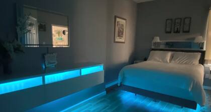 Modern rustic minutes from arena and speedway