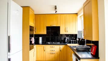 House | Private kitchen | Fridge, microwave, oven, stovetop