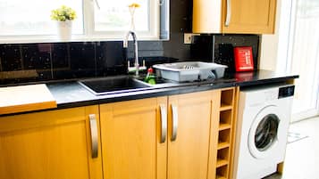 House | Private kitchen | Fridge, microwave, oven, stovetop