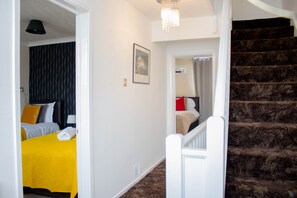 House | 5 bedrooms, iron/ironing board, free WiFi, bed sheets - Spacious 5-bed House! Tilbury! Free Parking! (Tilbury)