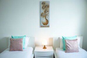 House | 5 bedrooms, iron/ironing board, free WiFi, bed sheets - Spacious 5-bed House! Tilbury! Free Parking! (Tilbury)