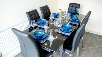 House | Private kitchen | Fridge, microwave, oven, stovetop