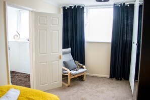 House | 5 bedrooms, iron/ironing board, free WiFi, bed sheets - Spacious 5-bed House! Tilbury! Free Parking! (Tilbury)