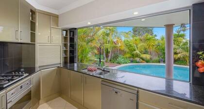 Riverside Breeze - private luxury family retreat with pool