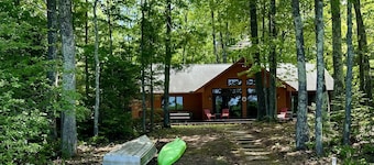 Sandy beach, quiet lake, great fishing & beautiful sunsets w/2 kayaks & gameroom