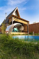 Bungalow, Private Pool, Mountain View | Premium bedding, laptop workspace, free WiFi, bed sheets