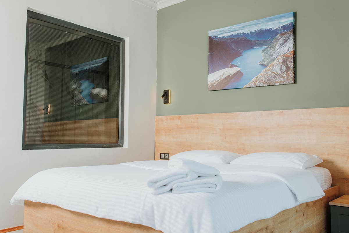 1 Schlafzimmer, hochwertige Bettwaren, laptopgeeigneter Arbeitsplatz