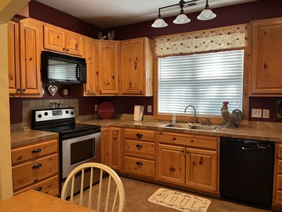 Hartselle Guest House in the ❤️ of North Alabama-walking distance to downtown