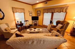 Smart TV - Hartselle Guest House in the ❤️ of North Alabama-walking distance to downtown (Hartselle)