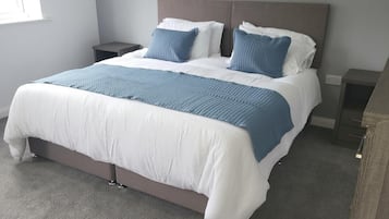 4 bedrooms, iron/ironing board, free WiFi, bed sheets