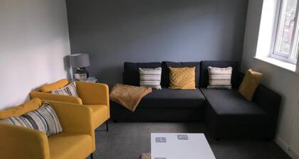 4 Bedroom Home Tameside, Grt Manchester Sleeps 7