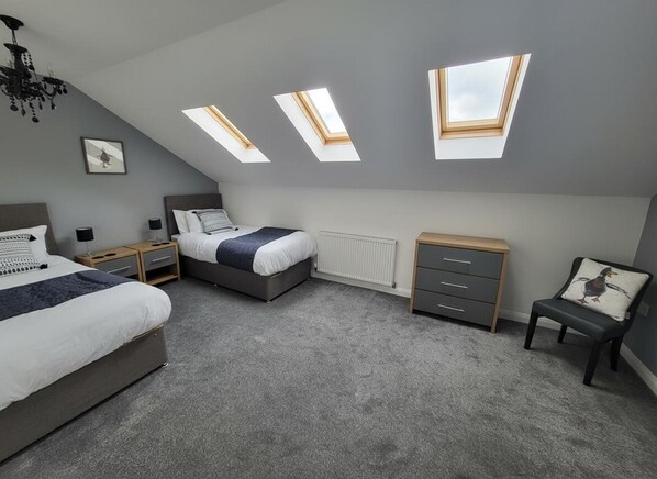 4 slaapkamers, een strijkplank/strijkijzer, gratis wifi, beddengoed