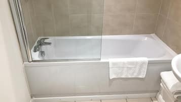 Combined shower/bathtub, deep-soaking bathtub, free toiletries