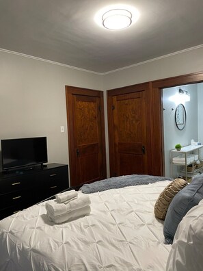 2 bedrooms, iron/ironing board, free WiFi, bed sheets