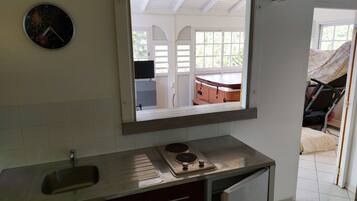 Fridge, microwave, stovetop, coffee/tea maker