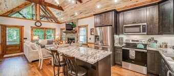 New Build Luxury Cabin near Town! Fire Pit~ Hot tub~ Game Room~Pool & Fireplace!