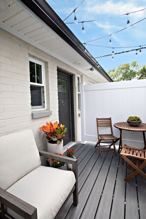 Outdoor dining - New Hagerstown Apartment - Self Check-in. Sleeps 4+ (Hagerstown)