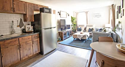 New Hagerstown Apartment - Self Check-in. Sleeps 4+