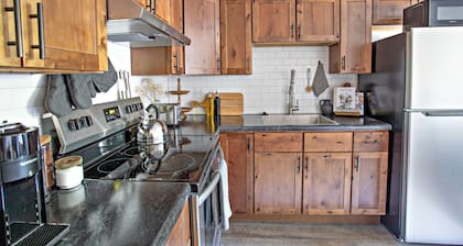 New Hagerstown Apartment - Self Check-in. Sleeps 4+