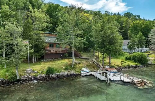 Waterfront at Winnipesaukee with incredible views!! Boat Required