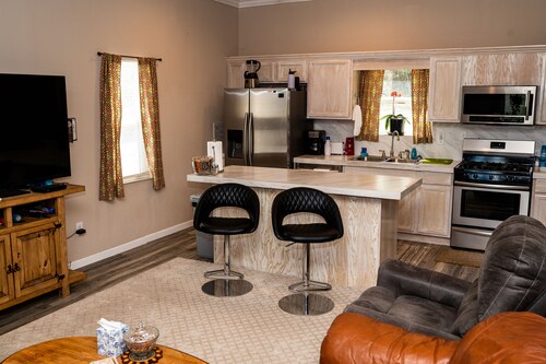 Peaceful Paradise 3BR Cottage Getaway