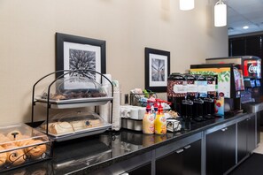 Dining - 1 Bedroom | Modern, Sophisticated Suite + Shuttles (Las Vegas)