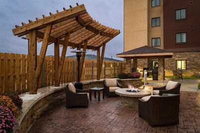 1 Bedroom | Free Breakfast. Indoor Pool