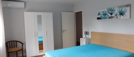 2 bedrooms, desk, iron/ironing board, free WiFi