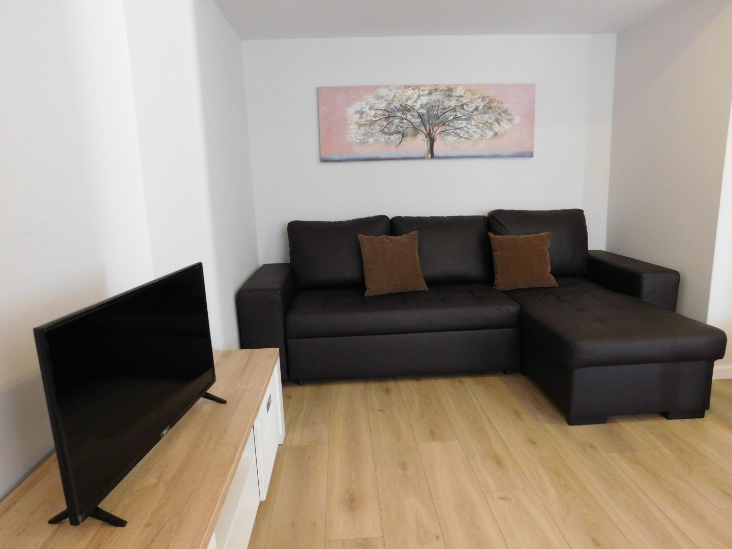 Smart-TV, peis og bøker