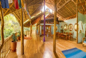 Outdoor dining - Stunning Villa in Renowned Ecovillage! (San Mateo)