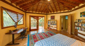 4 bedrooms, desk, WiFi, bed sheets - Stunning Villa in Renowned Ecovillage! (San Mateo)
