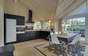 ثلاجة، فرن، موقد طهي مسطح، غسالة أطباق