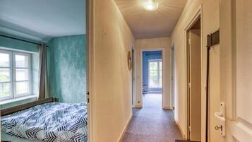 2 bedrooms, travel crib, free WiFi