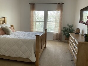 2 bedrooms, desk, iron/ironing board, free WiFi