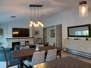 Dining - Single Level Golf Front on 11th Tee BBQ, Firepit, Spa 12x 6 On 1/2 Acre, 3BD 3BA (Henderson)