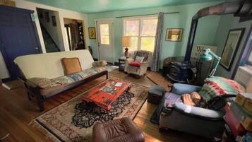 Smart TV, fireplace, books, video library