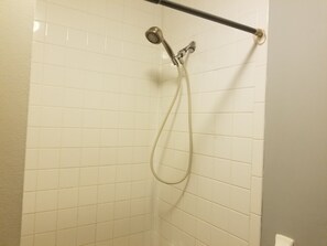 Bathtub - 2 Bedrooms inside Manhattan near Central Park & Subway Station (New York)
