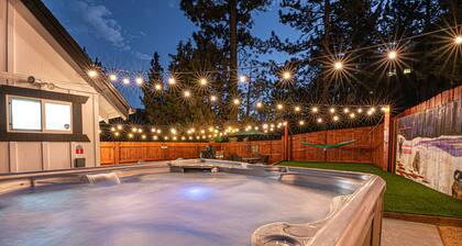 Cozy Chalet❤️Spa • Dog Friendly • Fenced • FirePit • Near Village• Mountain View