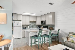 Fridge, microwave, oven, stovetop - First Floor • Walk to Beach • Sleeps 6 (Panama City Beach)