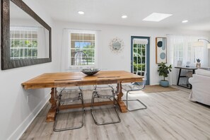 Dining - Modern Retreat, Heated Pool, Bikes, Beach, Firepit, Near Mercato & Ritz (Naples)