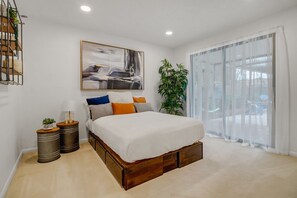 3 bedrooms, desk, iron/ironing board, travel crib