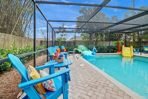 Alberca al aire libre y alberca climatizada