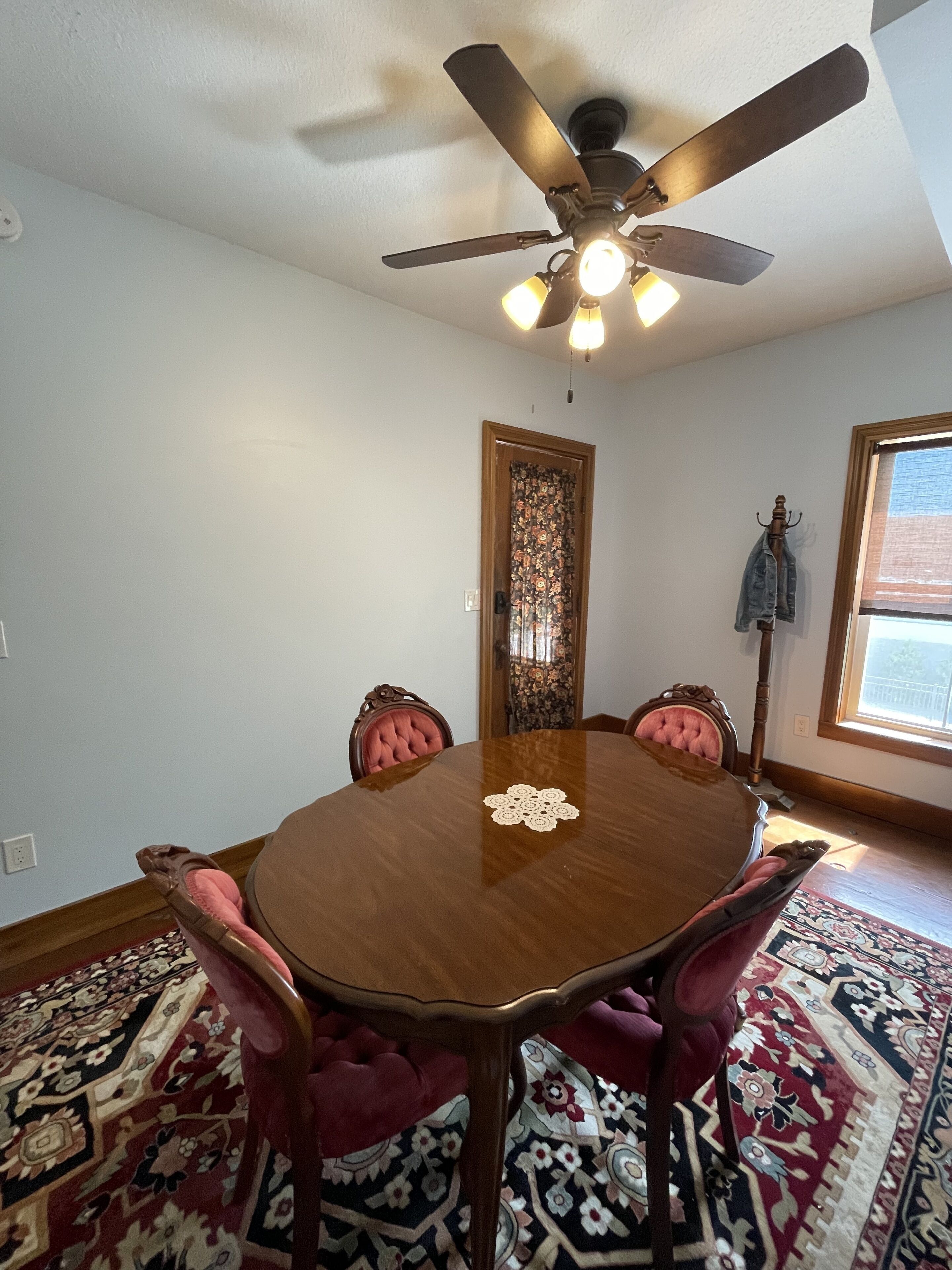 Historic home in Shepherd spacious upstairs apartment.